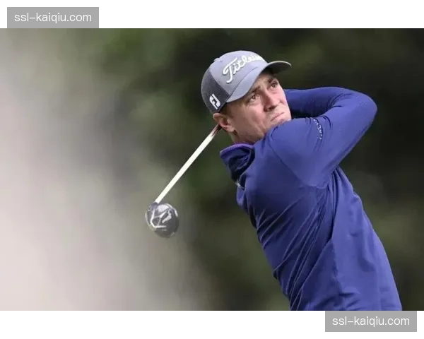 霍马于球员锦标赛第三轮上演沙坑直接切球进洞，引爆全场