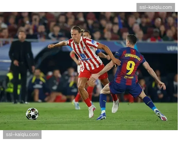 巴萨锋霸莱万被米兰尤文询价,暂无正式报价 巴萨锋霸莱万被米兰尤文询价,暂无正式报价